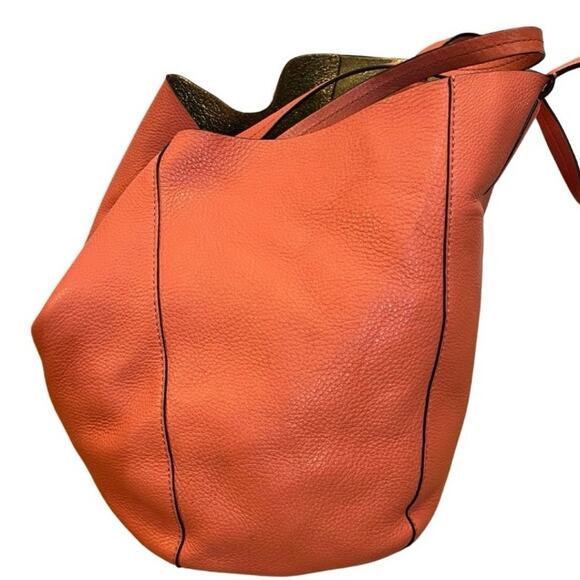 MICHAEL KORS Mae Large Reversible Tote Peach and Gold - Picture 5 of 12